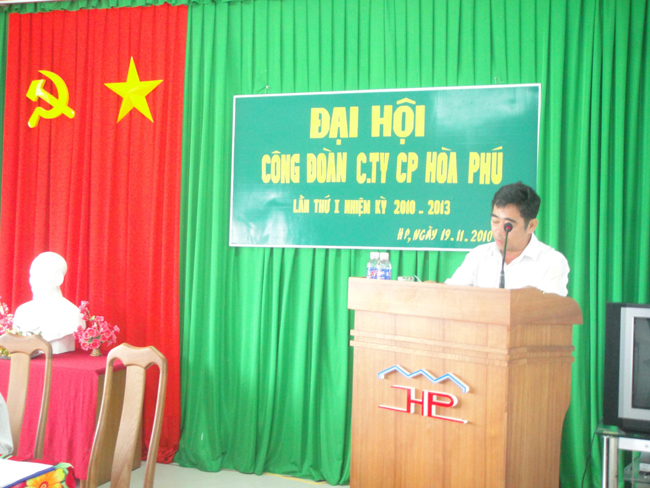 Ông Đặng Thế Cường , Chủ Tịch công Đoàn thông qua nghị quyết đại hội CĐCS nhiệm kỳ 2010 - 2013 